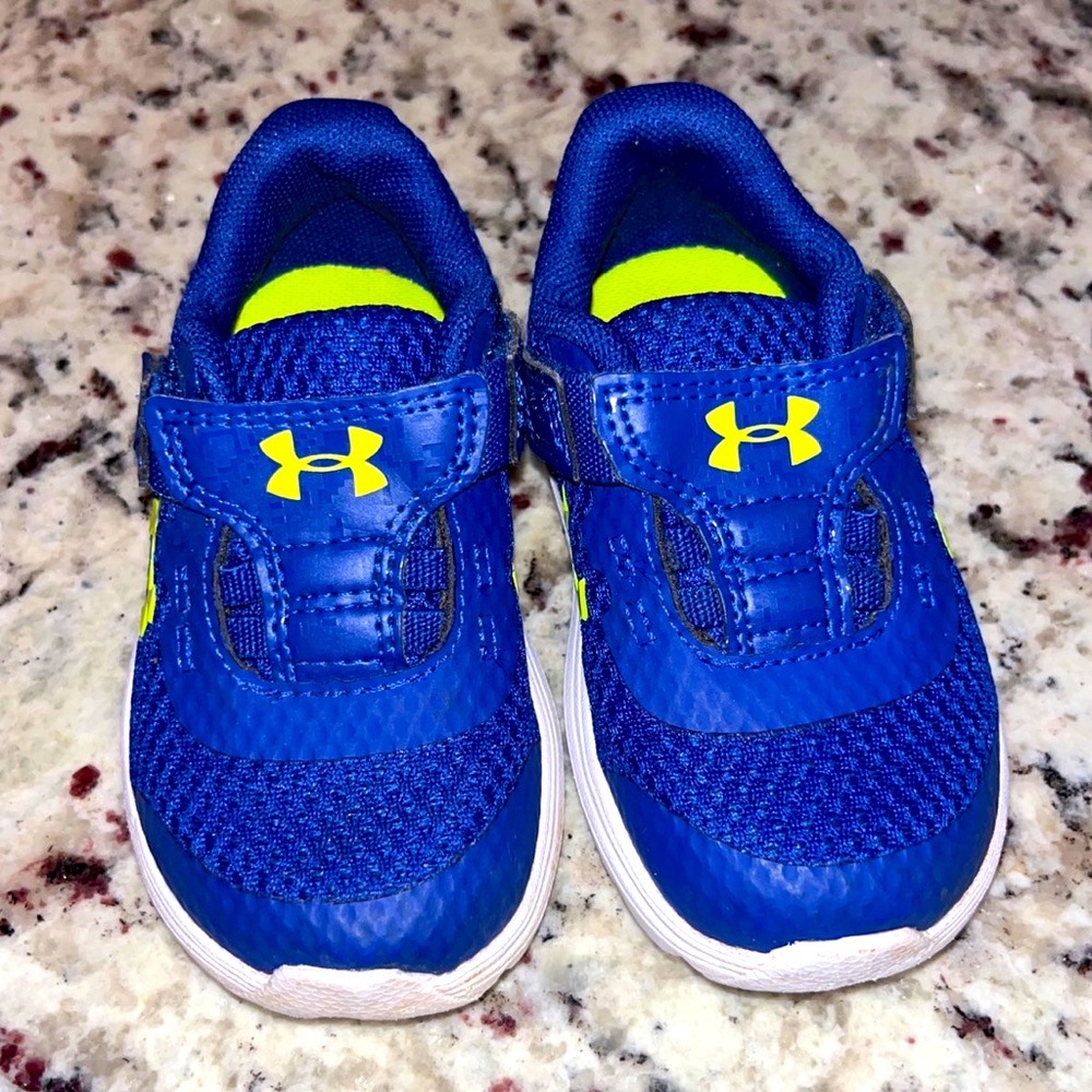 LIKE NEW Toddler boys Under Armour Shoes